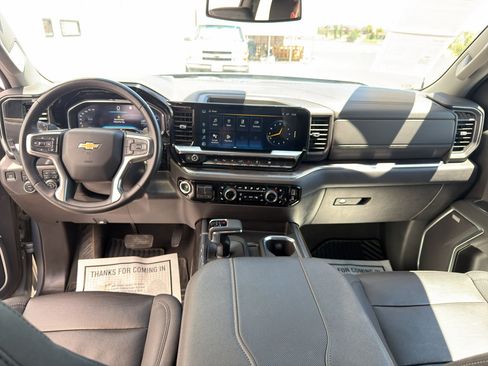 Used 2023 Chevrolet Silverado 1500 LTZ AWD/4WD image 32