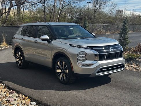 New 2025 Mitsubishi Outlander SE image 7