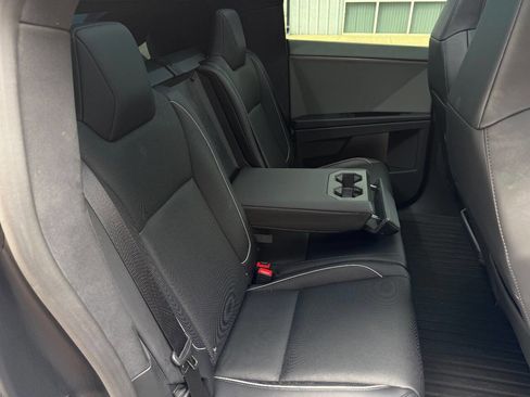 Used 2024 Tesla Cybertruck AWD Crew Cab image 18