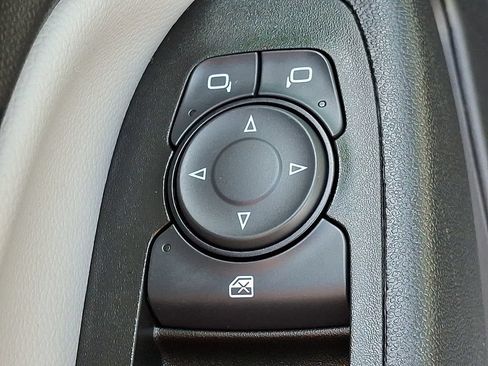 Used 2023 Chevrolet Equinox LS FWD image 25