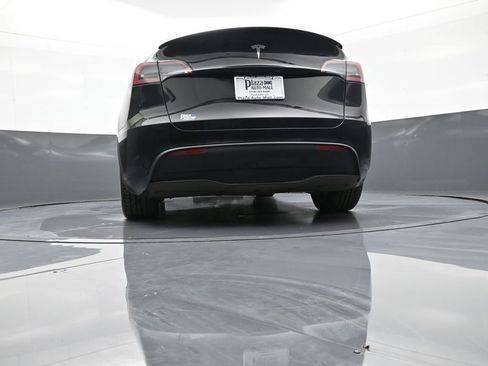 Used 2023 Tesla Model Y Long Range image 32