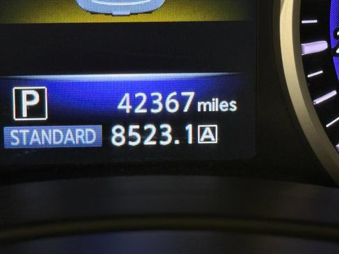 Used 2017 INFINITI Q60 3.0t w/ Cargo Package RWD image 25
