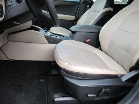 Used 2020 Ford Escape Titanium image 15