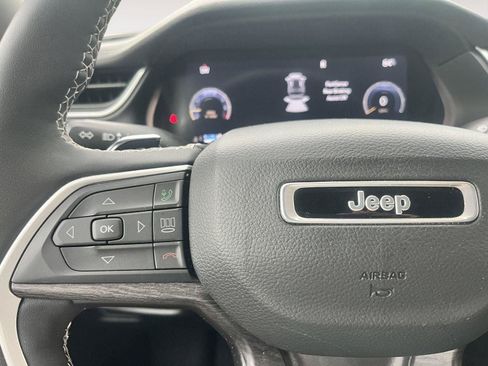 Used 2023 Jeep Grand Cherokee Limited w/ Luxury Tech Group II AWD/4WD image 50