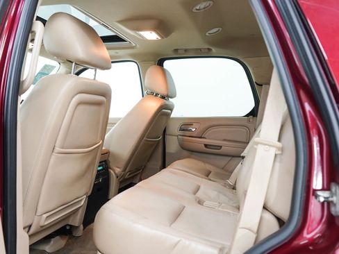Used 2011 Cadillac Escalade Luxury AWD/4WD image 18