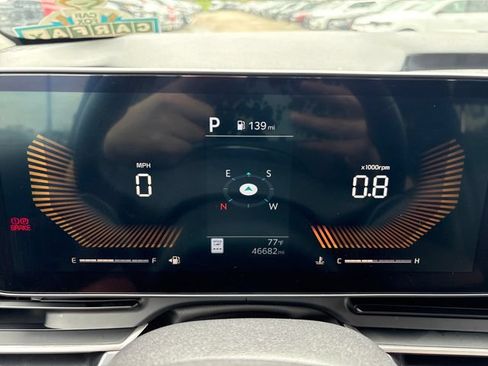 Used 2025 Kia Carnival FWD image 13