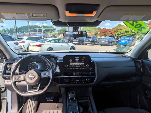 Used 2025 Nissan Pathfinder SV AWD/4WD image 13
