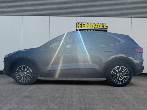 Used 2022 Ford Escape Titanium FWD image 2