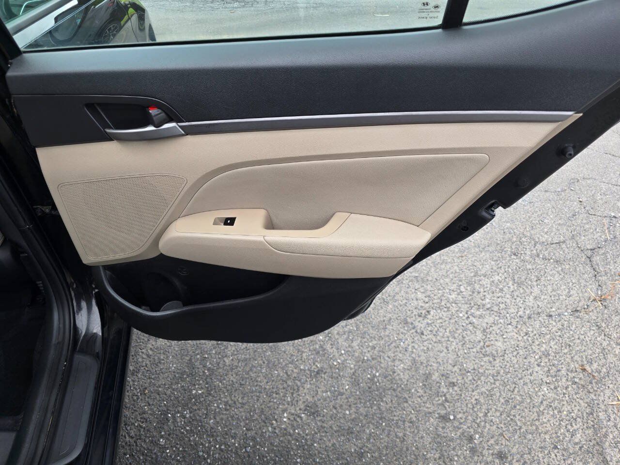 Used 2017 Hyundai Elantra Value Edition w/ Cargo Package FWD image 26
