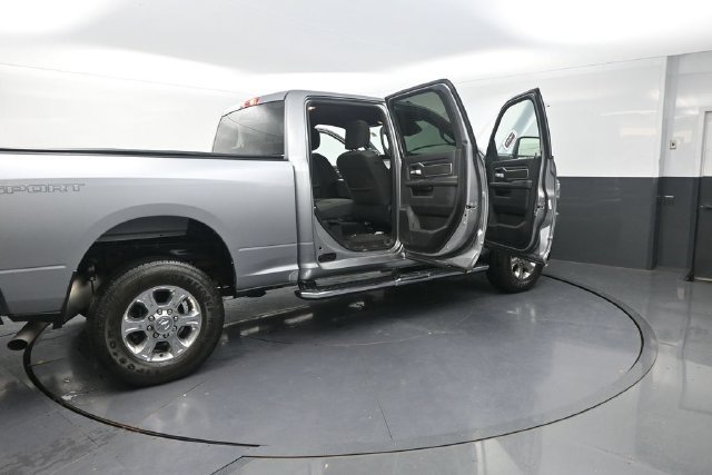 Used 2024 RAM 2500 Big Horn w/ Safety Group AWD/4WD image 45