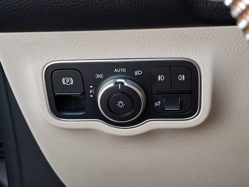 Used 2021 Mercedes-Benz GLB 250 4MATIC image 24