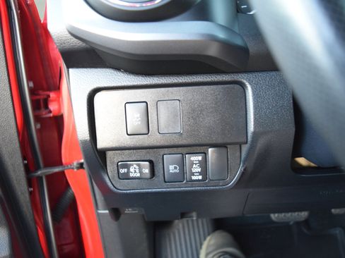 Used 2020 Toyota Tacoma TRD Off-Road w/ Technology Package AWD/4WD image 11