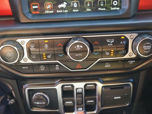 Used 2022 Jeep Wrangler Unlimited Rubicon w/ Cold Weather Group AWD/4WD image 21