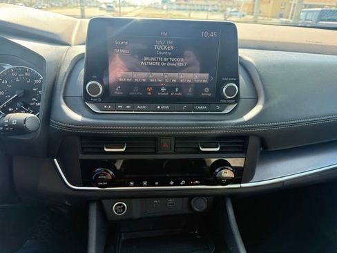 Used 2023 Nissan Rogue SV image 18