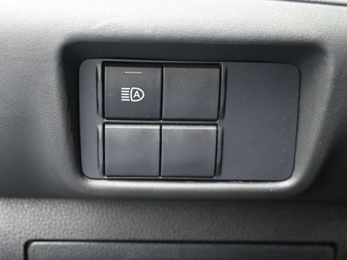 Used 2020 Toyota Highlander L AWD/4WD image 16