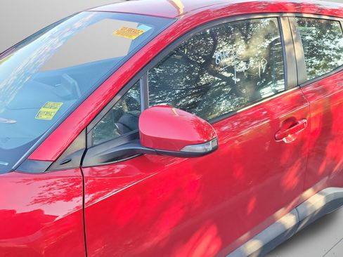 Used 2020 Toyota C-HR LE FWD image 29