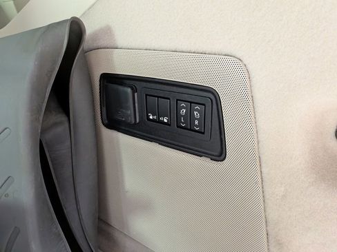 Certified 2021 Cadillac Escalade ESV Sport Platinum image 11