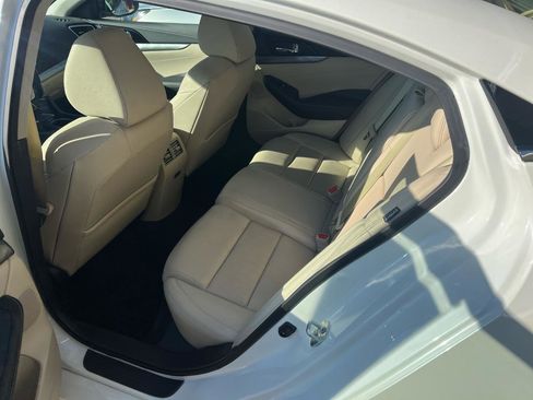 Used 2022 Nissan Maxima SV w/ Floor Mat Group FWD image 12