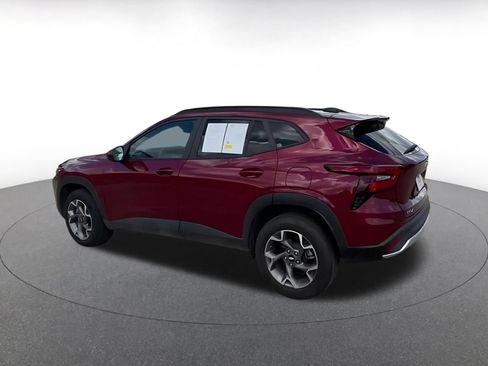 Used 2025 Chevrolet Trax LT FWD image 10