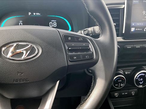 Used 2025 Hyundai Venue SEL FWD image 25