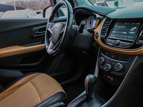 Used 2017 Chevrolet Trax LT w/ LT Convenience Package image 25