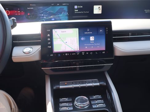Used 2025 Lincoln Nautilus Reserve AWD/4WD image 18