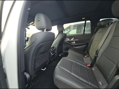 Used 2025 Mercedes-Benz GLS 450 4MATIC image 7