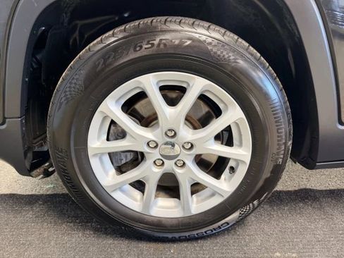 Used 2014 Jeep Cherokee Sport image 15