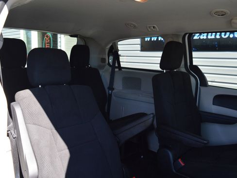 Used 2013 Dodge Grand Caravan SE image 27