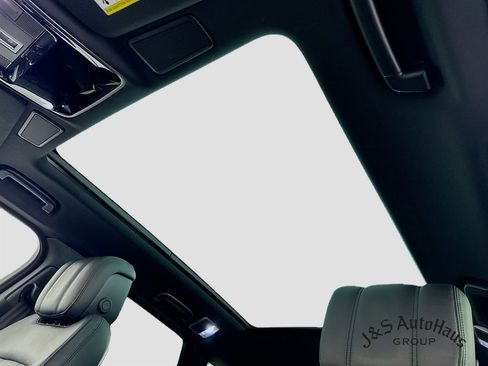 Used 2019 Land Rover Range Rover Sport SE image 16