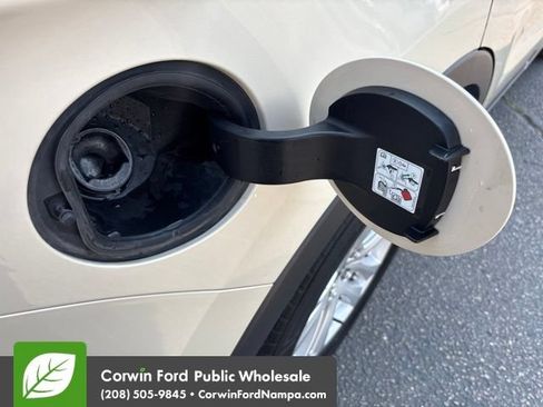 Used 2018 Ford Explorer XLT w/ Equipment Group 202A AWD/4WD image 10