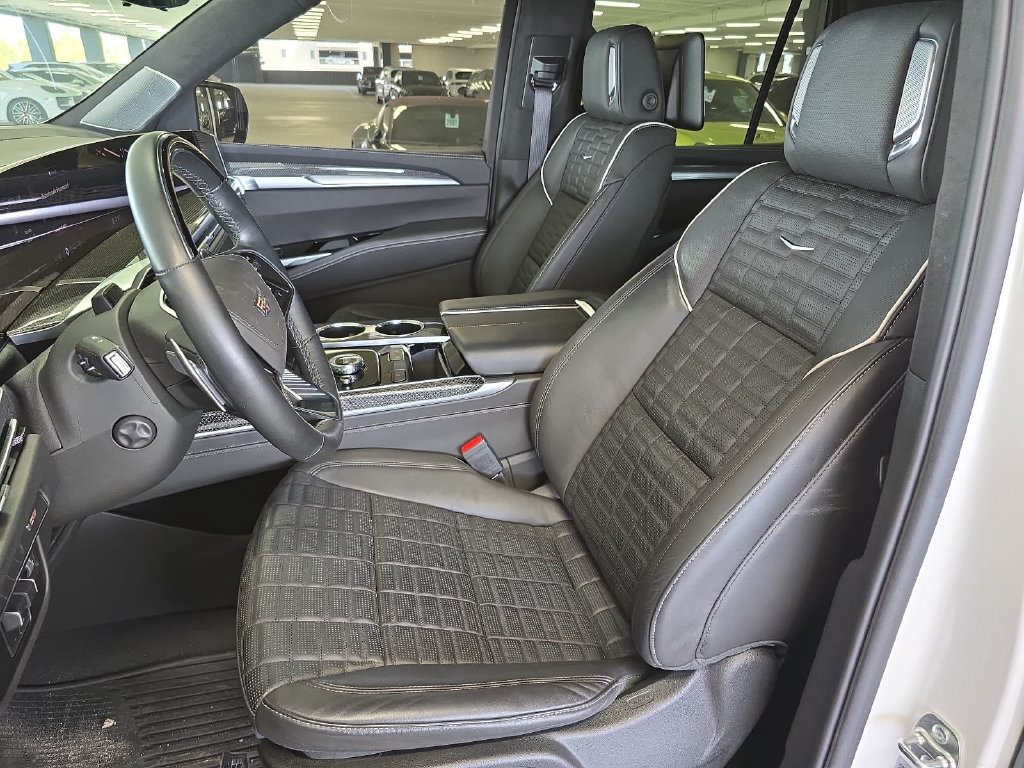 Used 2025 Cadillac Escalade V w/ LPO, ONYX Package AWD/4WD image 5