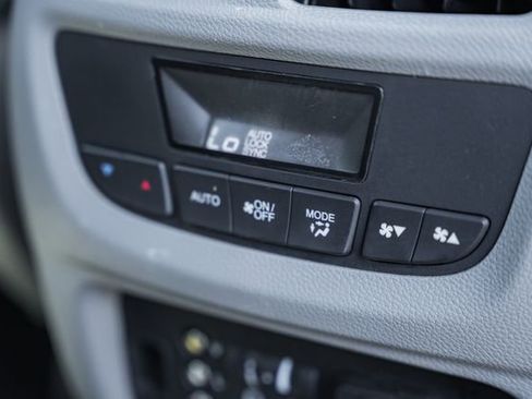 Used 2017 Honda Pilot Touring image 36