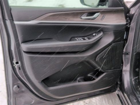 New 2025 Jeep Grand Cherokee L Limited image 15