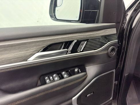 Used 2024 Jeep Wagoneer L Series II w/ Flexible Seating Group RWD image 12