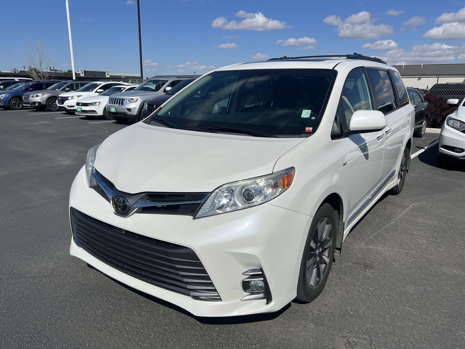 Used 2019 Toyota Sienna XLE Premium AWD/4WD image 2