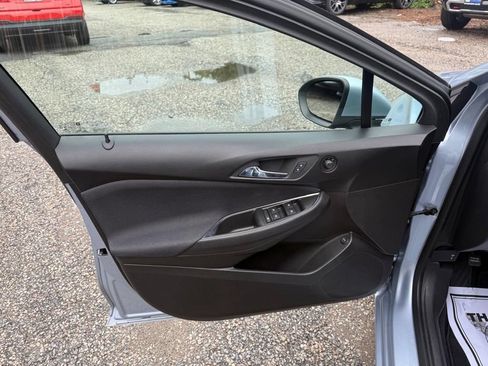 Used 2017 Chevrolet Cruze LS FWD image 12