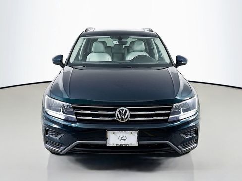 Used 2019 Volkswagen Tiguan SE w/ Panoramic Sunroof Package FWD image 2