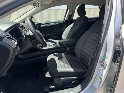 Used 2018 Ford Fusion SE FWD image 5