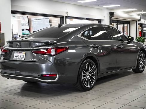 Certified 2025 Lexus ES 300h w/ Premium Package image 6