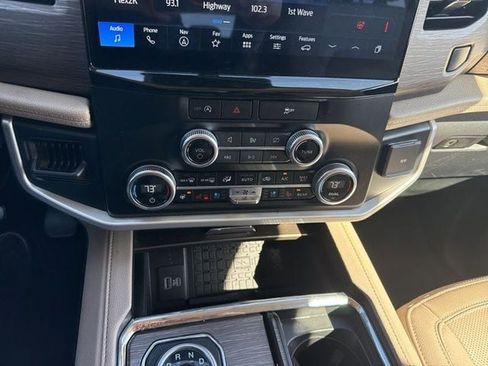 Used 2024 Ford Expedition Max Limited AWD/4WD image 12