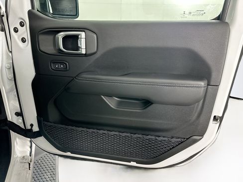 Used 2023 Jeep Wrangler Sahara image 30