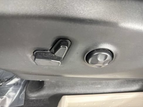 Used 2024 Chrysler Pacifica Touring-L FWD image 20