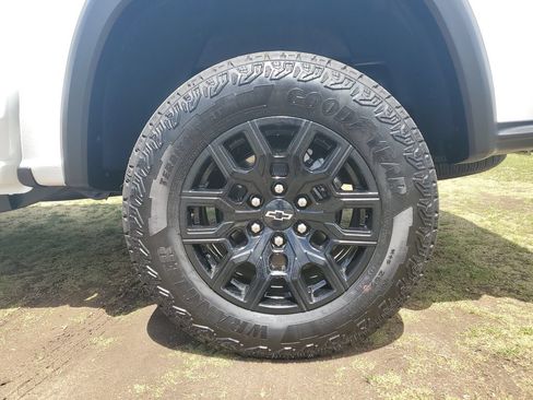 Used 2026 Chevrolet Colorado Trail Boss AWD/4WD image 6