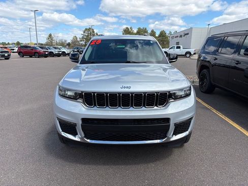 Certified 2023 Jeep Grand Cherokee L Limited AWD/4WD image 9