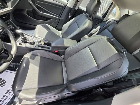 Used 2019 Volkswagen Jetta SE FWD image 19
