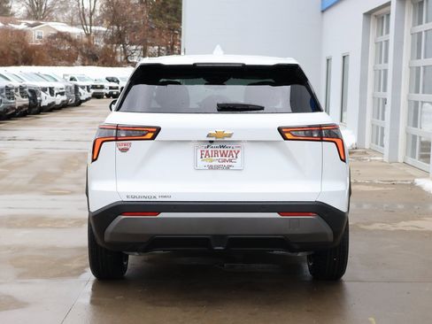 New 2026 Chevrolet Equinox LT image 9