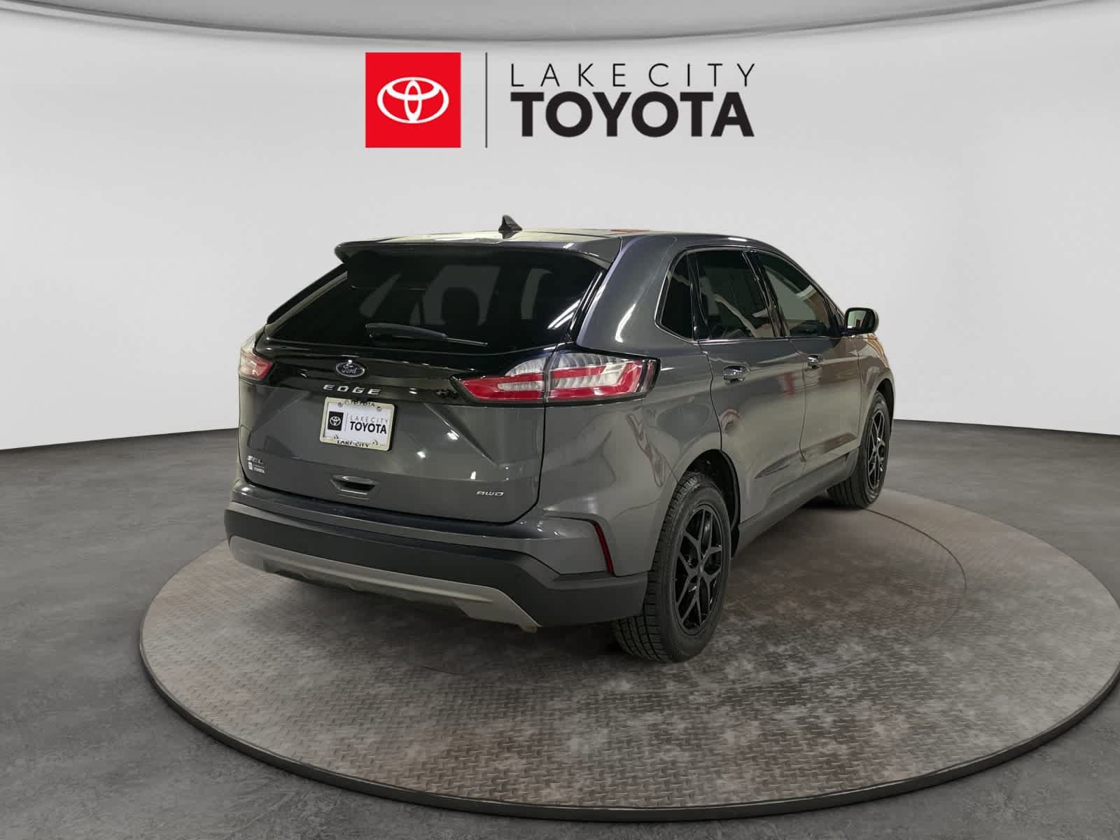 Used 2024 Ford Edge SEL AWD/4WD image 9