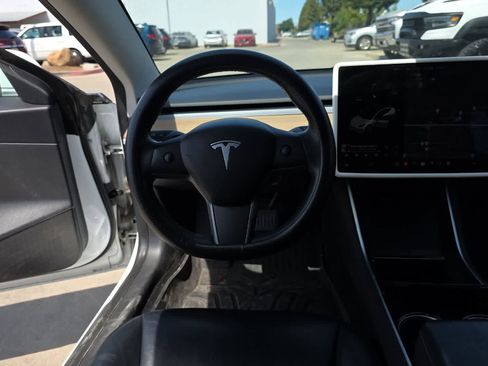 Used 2020 Tesla Model 3 Standard Range RWD image 16