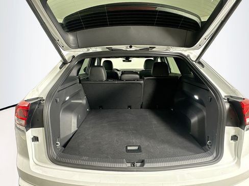 Used 2025 Volkswagen Atlas Cross Sport SE FWD image 27